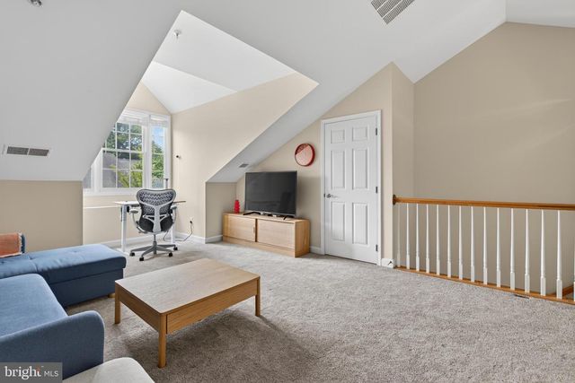 8814 HUNTING LODGE CT, Vienna, VA 22182