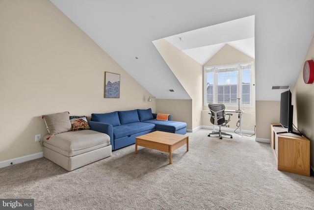 8814 HUNTING LODGE CT, Vienna, VA 22182