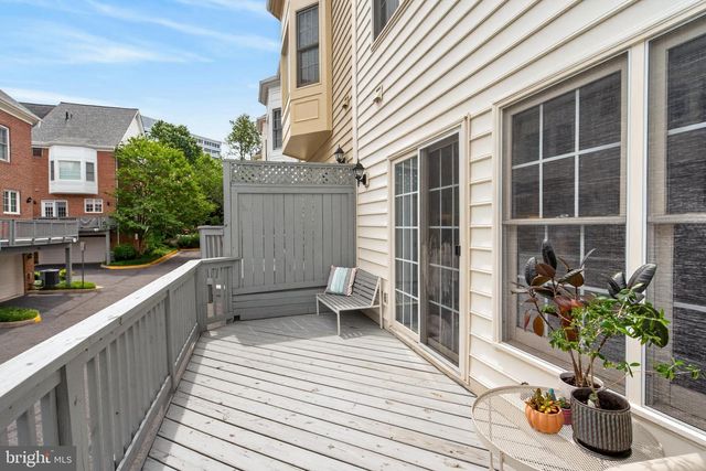 8814 HUNTING LODGE CT, Vienna, VA 22182