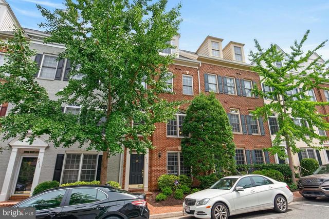 8814 HUNTING LODGE CT, Vienna, VA 22182