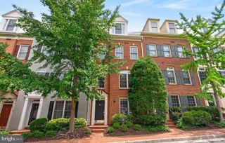 8814 HUNTING LODGE CT, Vienna, VA 22182