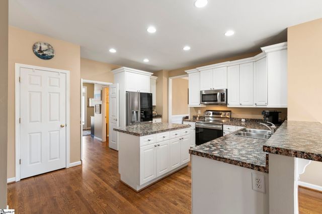 5 Chestnut Hill Place, Simpsonville, SC 29680