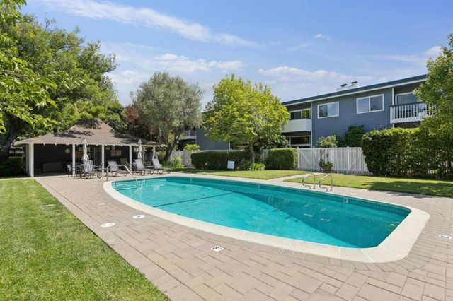 653 Fox Court, Redwood City, CA 94061