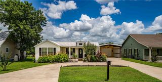 210 N Scott Street, Fayetteville, TX 78940