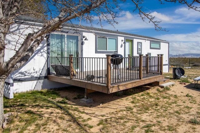 61186 Sespe Street, Landers, CA 92285