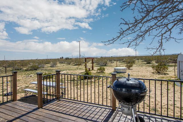 61186 Sespe Street, Landers, CA 92285