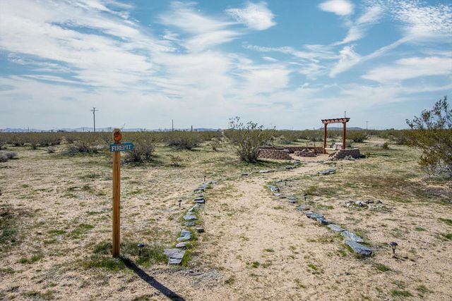 61186 Sespe Street, Landers, CA 92285