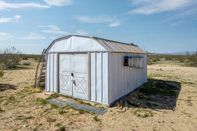 61186 Sespe Street, Landers, CA 92285