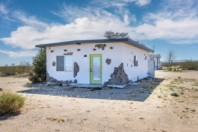61186 Sespe Street, Landers, CA 92285