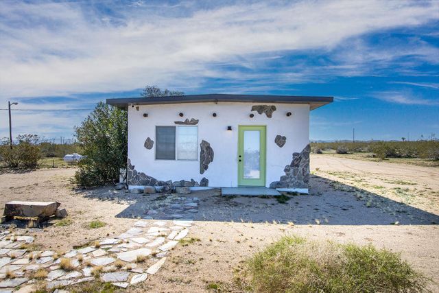 61186 Sespe Street, Landers, CA 92285