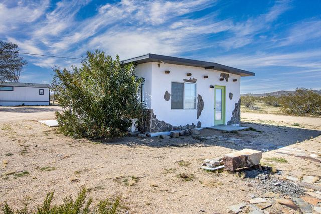 61186 Sespe Street, Landers, CA 92285