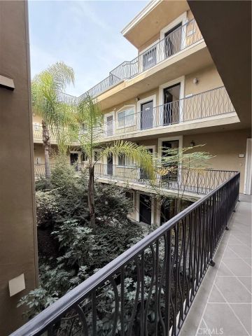 3401 S Bentley, Los Angeles, CA 90034
