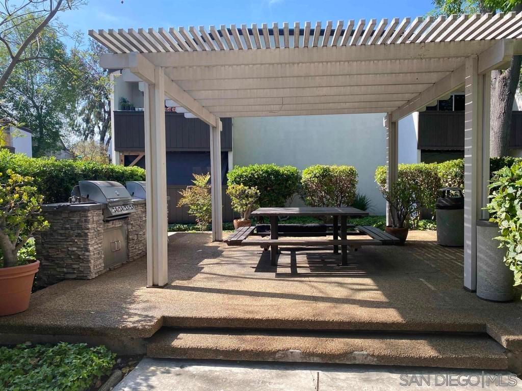 Image 13 of property listing at 1353 Caminito Gabaldon E, San Diego, CA 92108