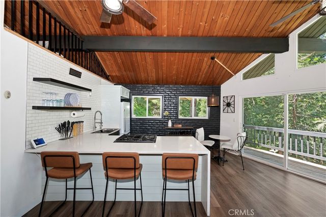 24601 Geneva Drive, Crestline, CA 92325