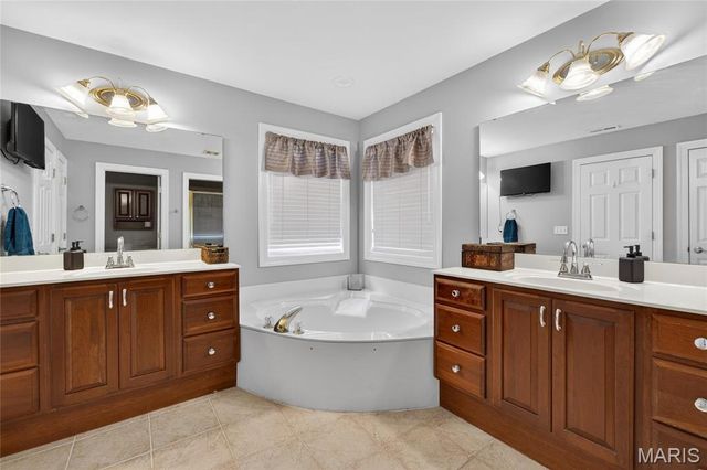 2917 Bridle Lane, Swansea, IL 62226