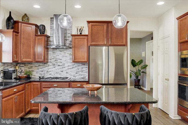 313 LAMP POST LN, Etters, PA 17319
