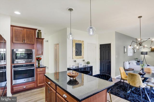 313 LAMP POST LN, Etters, PA 17319