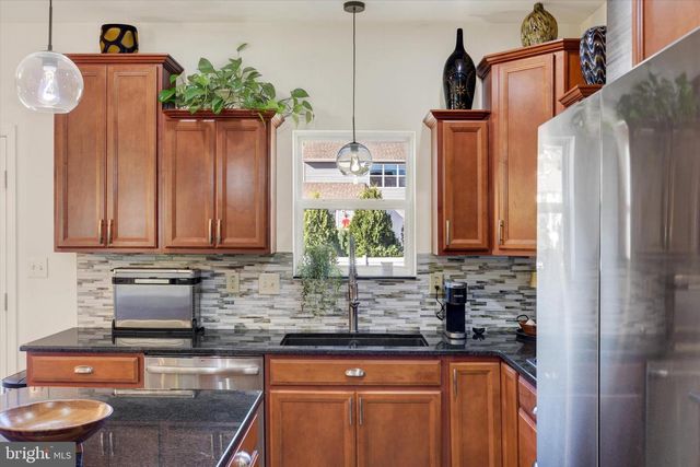 313 LAMP POST LN, Etters, PA 17319