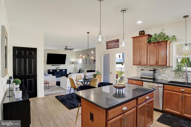 313 LAMP POST LN, Etters, PA 17319