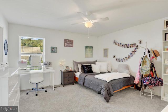 313 LAMP POST LN, Etters, PA 17319