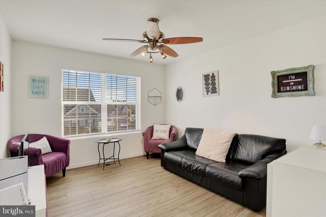 313 LAMP POST LN, Etters, PA 17319