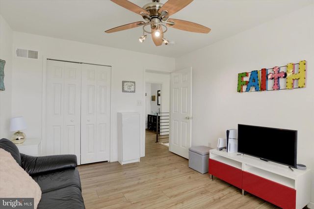 313 LAMP POST LN, Etters, PA 17319