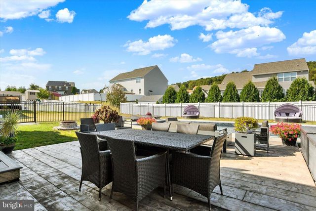313 LAMP POST LN, Etters, PA 17319