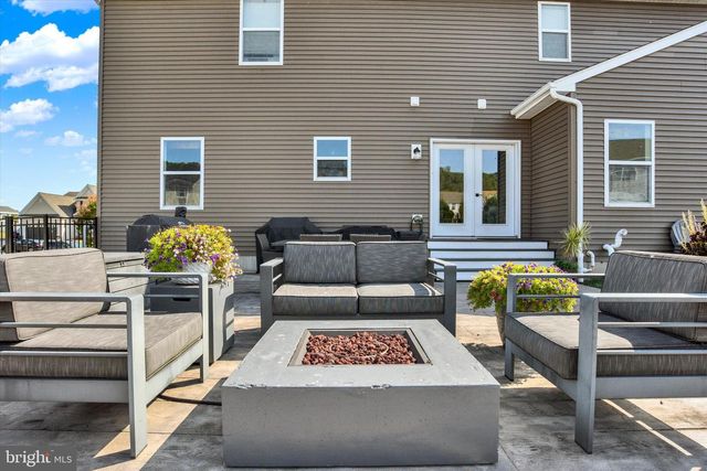 313 LAMP POST LN, Etters, PA 17319