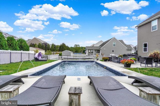 313 LAMP POST LN, Etters, PA 17319