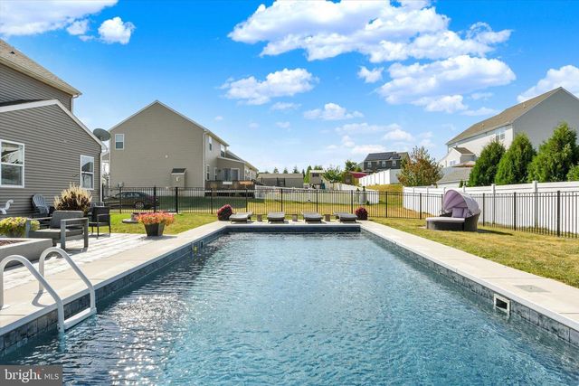 313 LAMP POST LN, Etters, PA 17319