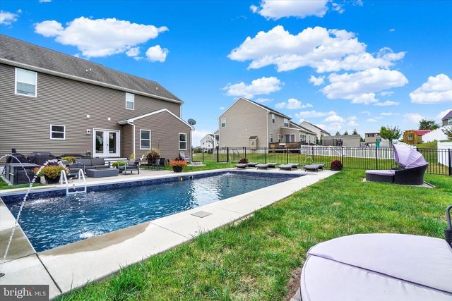 313 LAMP POST LN, Etters, PA 17319