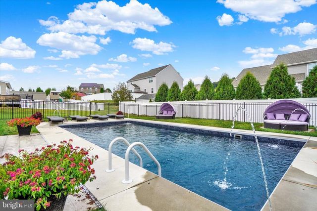 313 LAMP POST LN, Etters, PA 17319