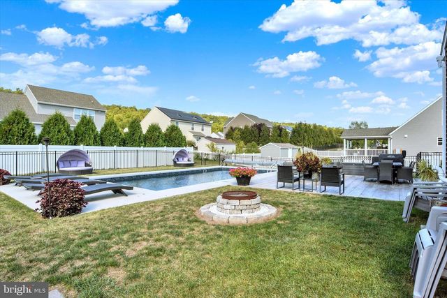 313 LAMP POST LN, Etters, PA 17319