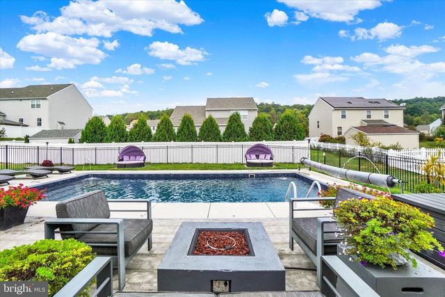 313 LAMP POST LN, Etters, PA 17319