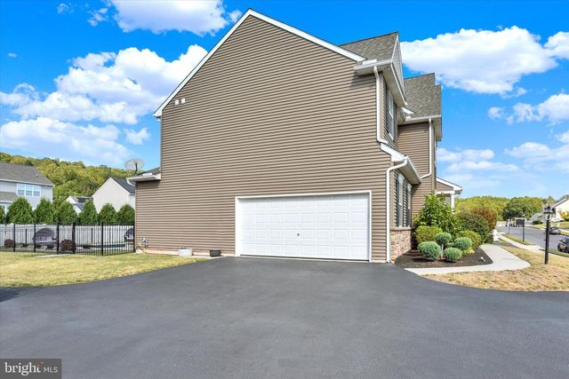 313 LAMP POST LN, Etters, PA 17319