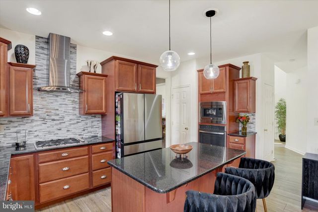 313 LAMP POST LN, Etters, PA 17319