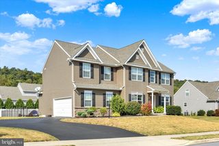 313 LAMP POST LN, Etters, PA 17319