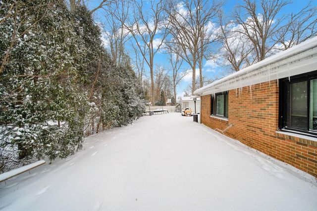 1127 S Brown Street, Jackson, MI 49203