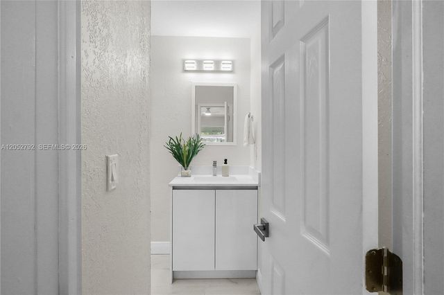 4730 NE 2nd Avenue, Oakland Park, FL 33334