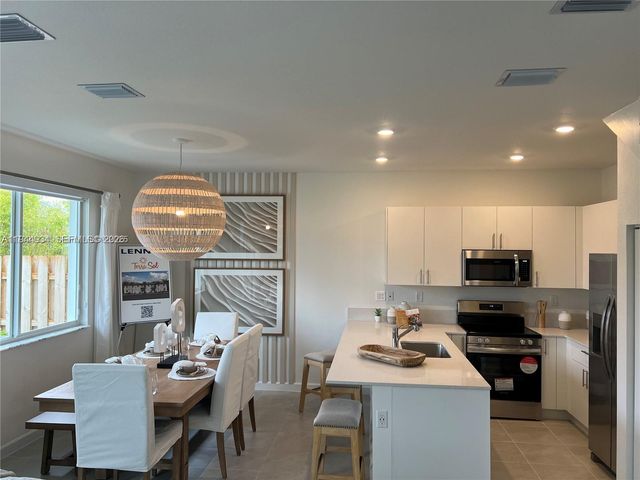 655 SE 13 St, Homestead, FL 33034