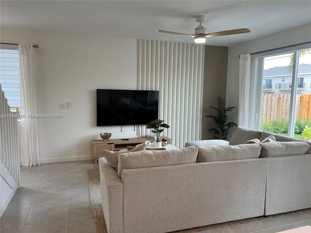 655 SE 13 St, Homestead, FL 33034