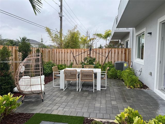 655 SE 13 St, Homestead, FL 33034