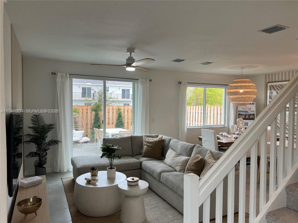 655 SE 13 St, Homestead, FL 33034