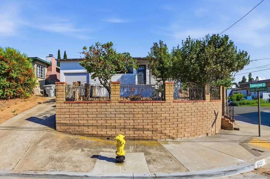 Image 2 of property listing at 6121 Cumberland St, San Diego, CA 92139