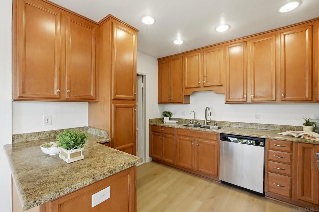 Image 8 of property listing at 6121 Cumberland St, San Diego, CA 92139