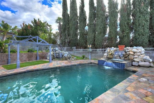 19720 Vintage, Chatsworth, CA 91311