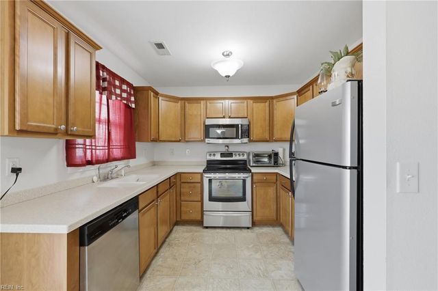 808 Compass DR, Elizabeth City, NC 27909