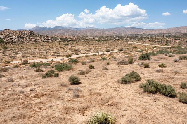 201 Pipes Canyon Road, Pioneertown, CA 92268