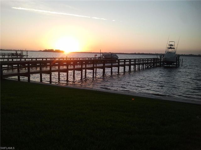 6140 River Shore CT, North Fort Myers, FL 33917
