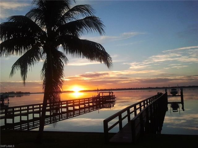 6140 River Shore CT, North Fort Myers, FL 33917